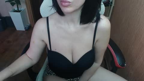 Eva online show from April 18, 2026, 11:36 am