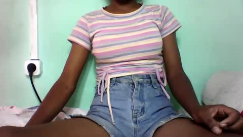 vounialdy online show from January 28, 2025, 2:21 pm