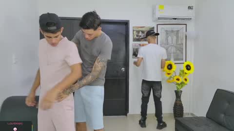voyeurism_guys online show from May 20, 2026, 11:00 pm