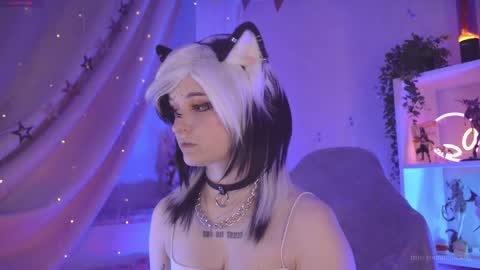 vronnier online show from March 6, 2025, 4:49 pm