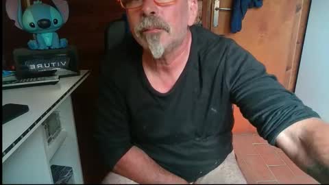 oscar online show from November 1, 2025, 1:24 pm