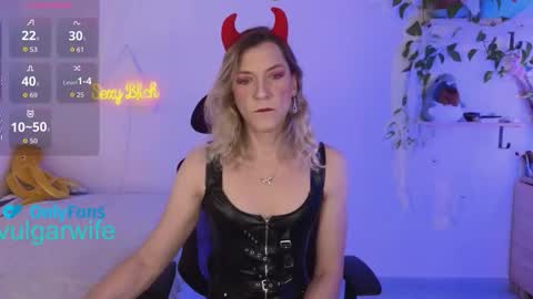 Vikky online show from November 2, 2025, 1:24 pm