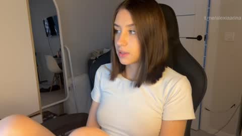 Snapshot of vx_arina chatting on June 3, 2026, 2:33 pm Arina online show from June 3, 2026, 2:33 pm