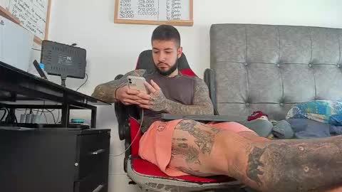 vyxen_ online show from February 13, 2026, 2:24 pm