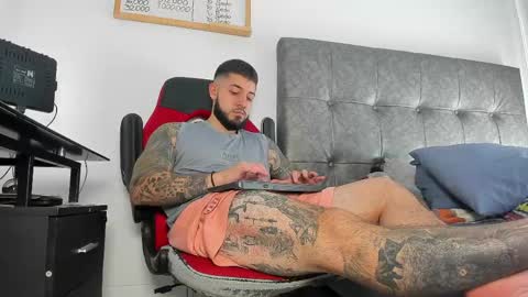 vyxen_ online show from March 27, 2026, 8:52 pm