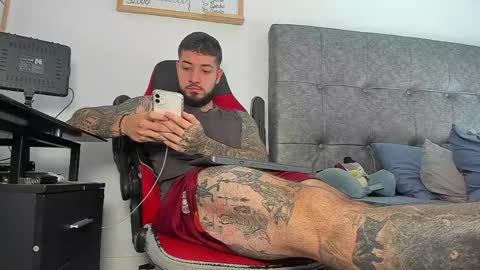 vyxen_ online show from March 31, 2026, 8:09 pm