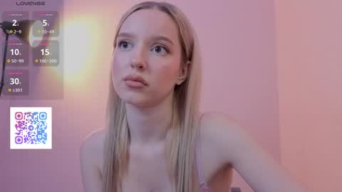 w_pickmebabby_w online show from November 7, 2025, 8:20 pm