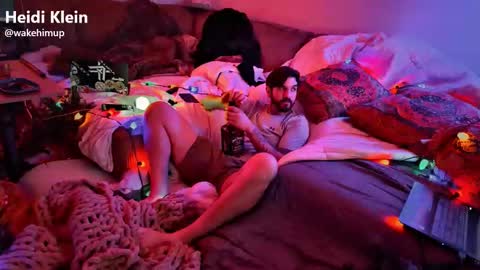 wakehimup online show from December 22, 2025, 1:57 am