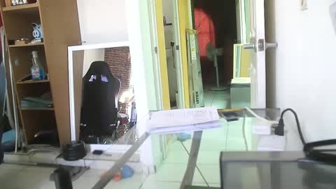 Snapshot of walo_77 chatting on February 16, 2025, 6:43 pm walo_77 online show from February 16, 2025, 6:43 pm