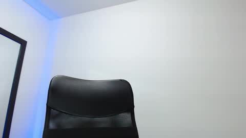 Snapshot of walter_brownn01 chatting on January 21, 2025, 2:22 am WALTER BROWN online show from January 21, 2025, 2:22 am