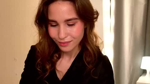 Snapshot of warmbloom chatting on November 7, 2025, 9:37 pm Milana online show from November 7, 2025, 9:37 pm