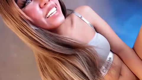 Isla Fox online show from September 19, 2025, 5:53 am