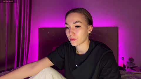 Snapshot of watergirl_ chatting on March 5, 2025, 9:15 pm Im saving up for a new car help me online show from March 5, 2025, 9:15 pm