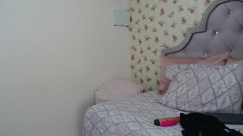 Milf Latina online show from April 4, 2026, 1:30 pm