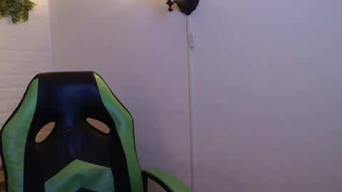 Trixie 3 online show from March 1, 2025, 12:34 pm