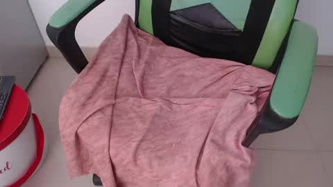 Trixie 3 online show from April 15, 2026, 7:58 pm