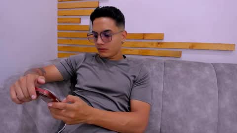 Jhonny Dick  his neighbors. online show from September 26, 2025, 7:29 pm