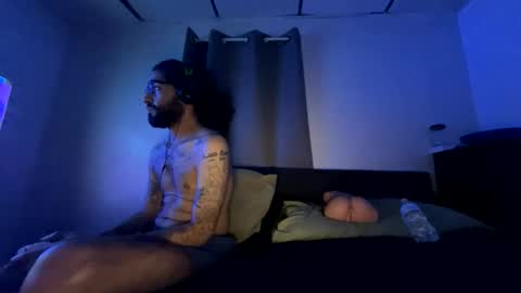 ShootingWebs online show from November 14, 2025, 8:35 am