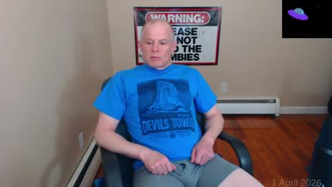 Snapshot of weird_chris chatting on April 1, 2026, 11:57 pm Chris online show from April 1, 2026, 11:57 pm