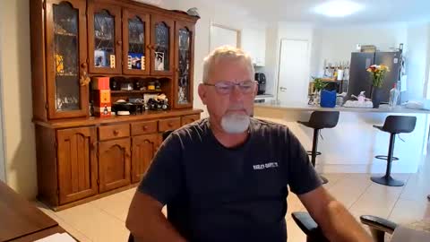 Wellhelloo online show from May 15, 2026, 5:03 am