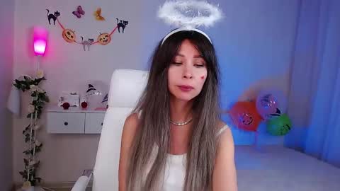 Wendi Foster online show from October 29, 2025, 2:41 pm