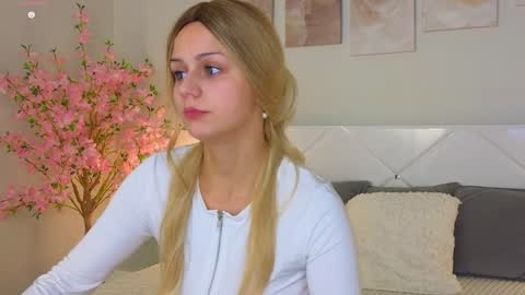 Im Wendy online show from December 10, 2024, 2:27 am