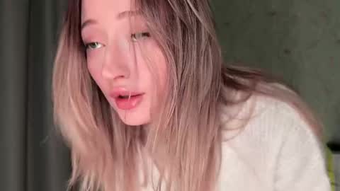 Daisy    online show from September 11, 2025, 5:35 pm