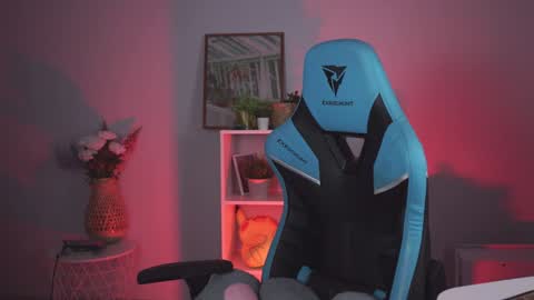 little girl who is always rightLisa online show from December 28, 2024, 2:22 am