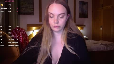 Snapshot of wet_lana chatting on April 22, 2026, 7:37 pm Lana online show from April 22, 2026, 7:37 pm