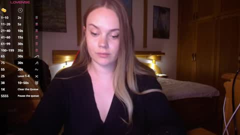 Snapshot of wet_lana chatting on May 12, 2026, 8:28 pm Lana online show from May 12, 2026, 8:28 pm