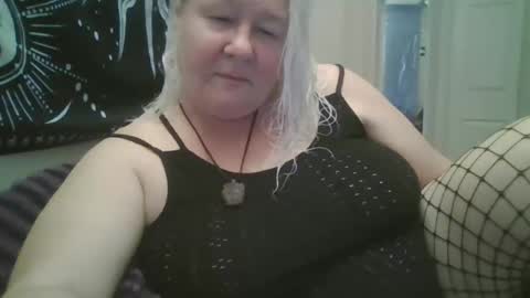 whipsnap19 online show from November 7, 2025, 9:42 am