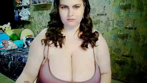 whisperinthedarkk online show from November 25, 2025, 8:42 pm