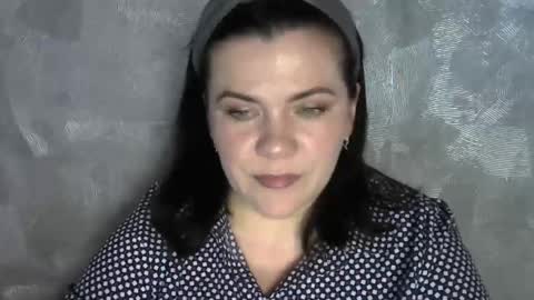 white__queen_ online show from June 5, 2026, 7:14 am