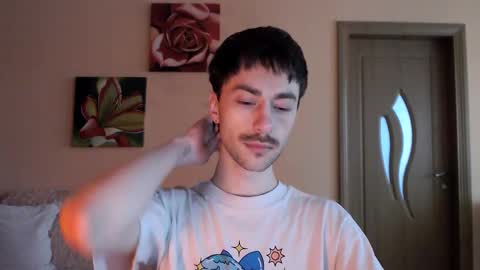 Snapshot of white_sport chatting on January 7, 2026, 10:07 am Tom online show from January 7, 2026, 10:07 am