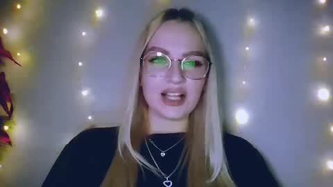 whitehex666 online show from January 10, 2026, 1:02 pm