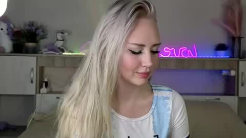 Whitekittykitten online show from February 12, 2026, 3:29 pm