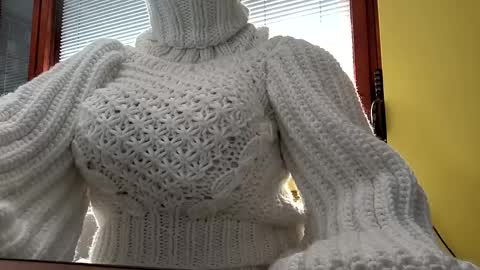 whitesweater online show from September 18, 2025, 6:48 am