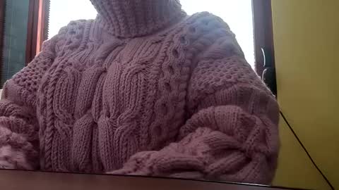 whitesweater online show from October 22, 2025, 7:19 am