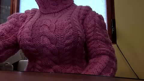 whitesweater online show from December 3, 2025, 7:27 am