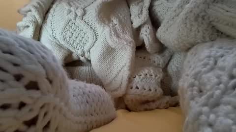 whitesweater online show from February 2, 2026, 6:23 am