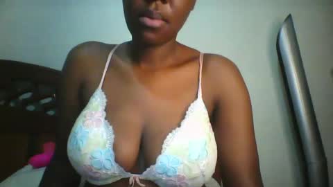 Snapshot of whitney_ly chatting on May 6, 2026, 12:32 pm whitney_ly online show from May 6, 2026, 12:32 pm