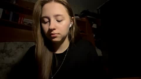 Vicky online show from March 29, 2026, 8:42 pm
