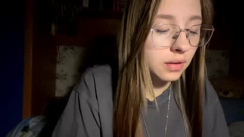 Vicky online show from April 8, 2026, 9:37 pm