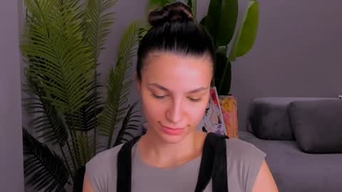 Snapshot of whoislulu chatting on January 17, 2025, 10:34 pm whoislulu online show from January 17, 2025, 10:34 pm