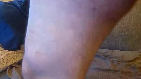 whorekneeweeny online show from April 10, 2026, 5:39 pm