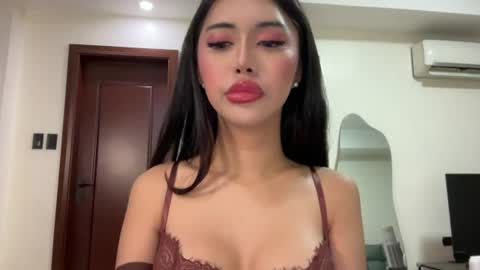 Snapshot of whoss_sofia chatting on June 26, 2026, 6:01 pm Sofia online show from June 26, 2026, 6:01 pm