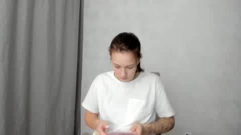 Snapshot of why_again_me chatting on February 11, 2026, 9:09 pm Veronica online show from February 11, 2026, 9:09 pm