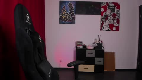 VI online show from May 12, 2026, 6:49 pm