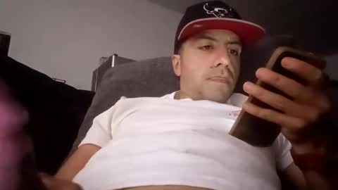 whyyuhcare7022 online show from November 22, 2025, 4:33 am