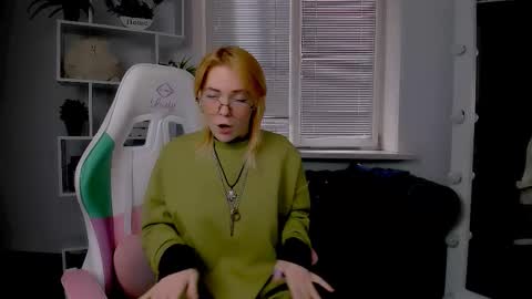 Snapshot of wild_berry_soul chatting on October 20, 2025, 6:03 am wild_berry_soul online show from October 20, 2025, 6:03 am